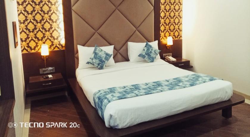 Hotel Mumbai House in Thane