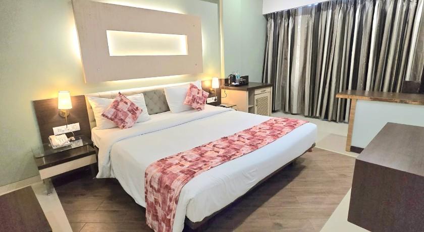 Hotel Mumbai House in Thane