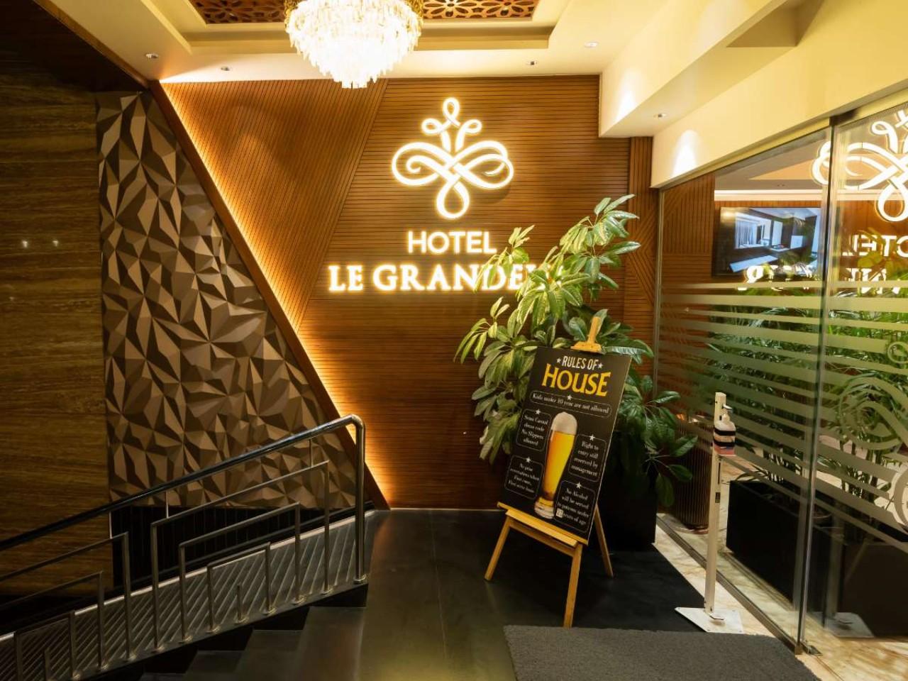 Hotel Le Grandeur in Mysore
