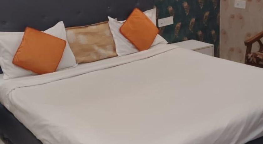 Hotel Hollywood in Zirakpur