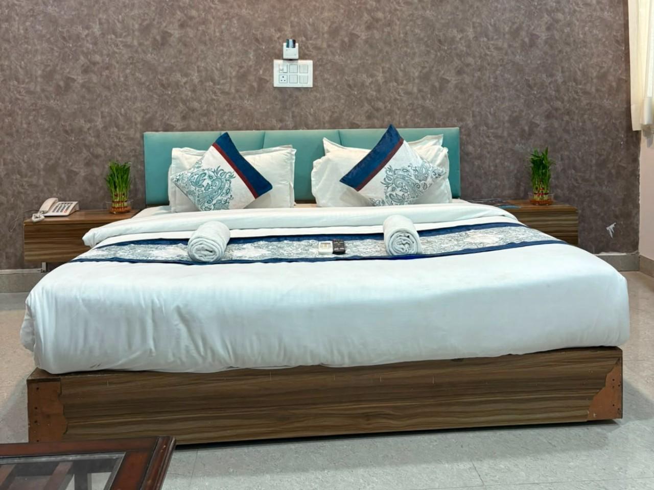 Radiant Hotel And Banquet in Noida