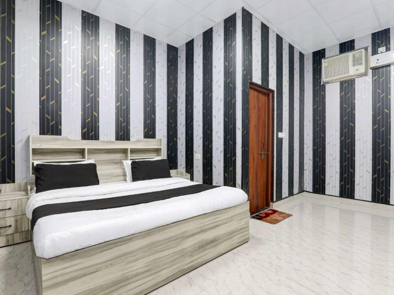 Hotel Mansa Lawn in Lucknow