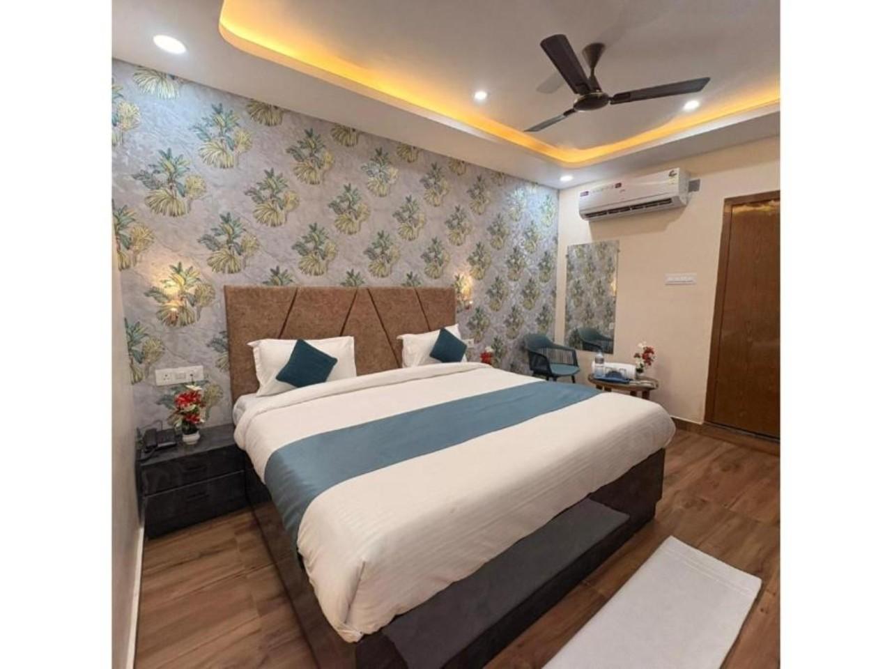 Hotel Raas Grand in Kanpur