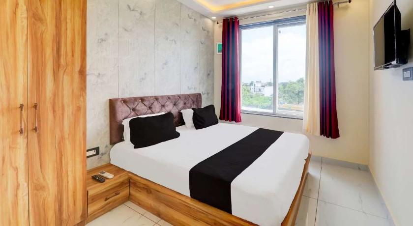 Hotel Manyam Palace in Gorakhpur