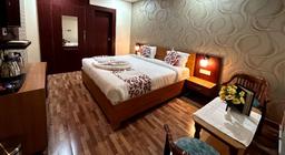 SR Royal Hotel in Azamgarh