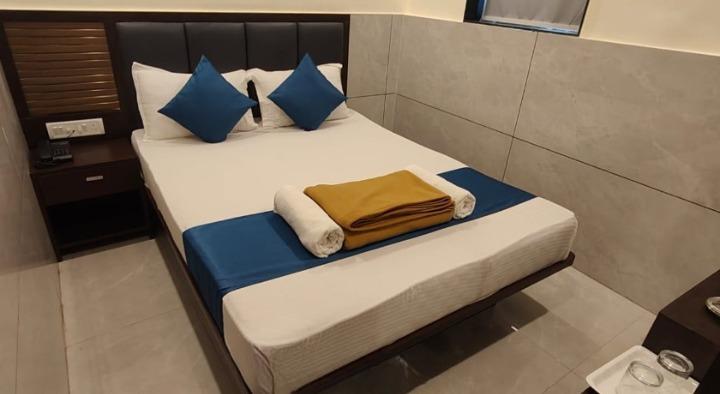 Sony Lodging And Boarding in Thane