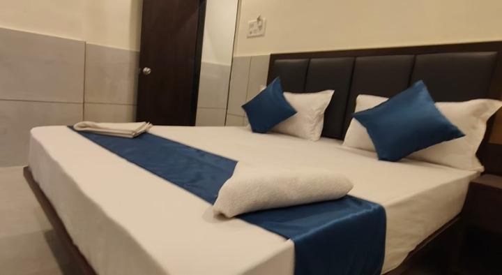 Sony Lodging And Boarding in Thane