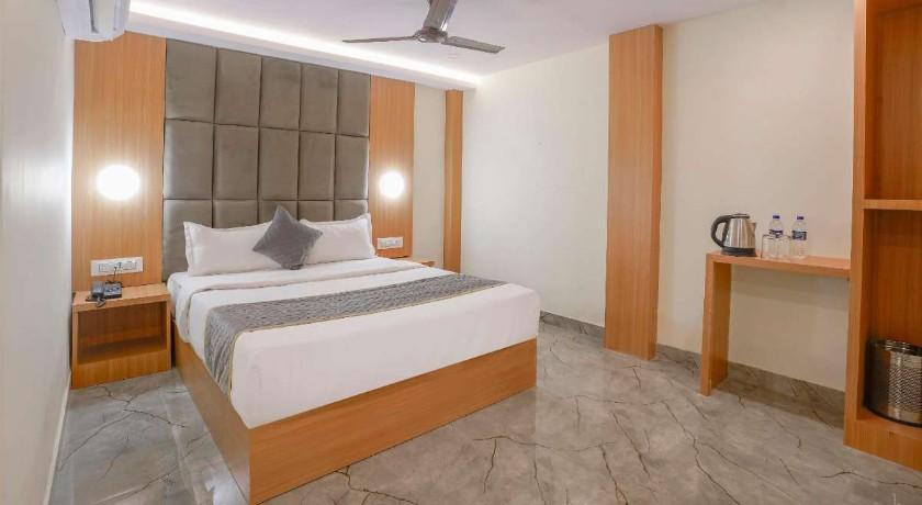 Hotel Crystal Castle in Mumbai