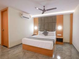 Hotel Crystal Castle in Mumbai