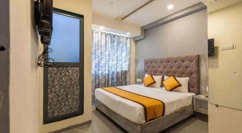 Hotel Oyster Grand in Mumbai