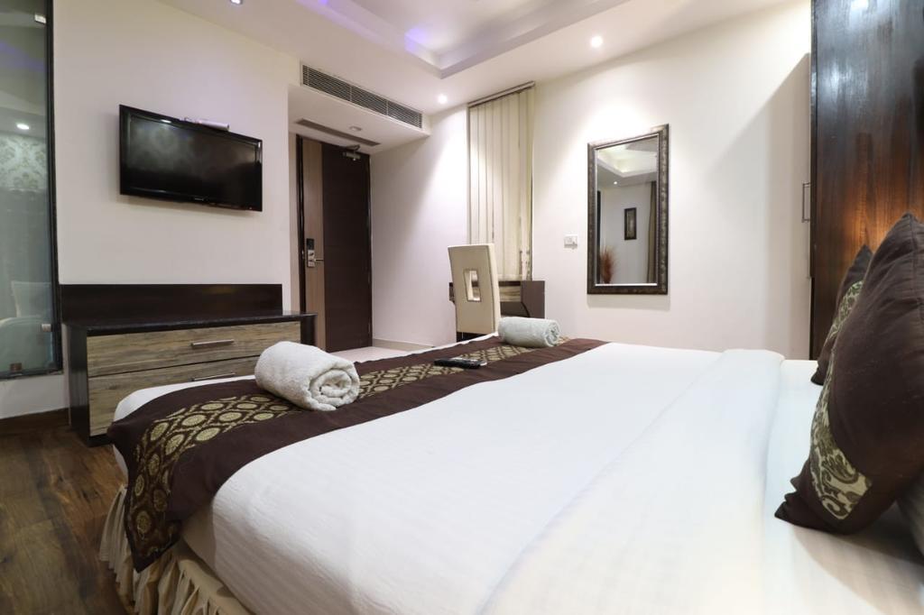 Hotel Waterfall in Delhi