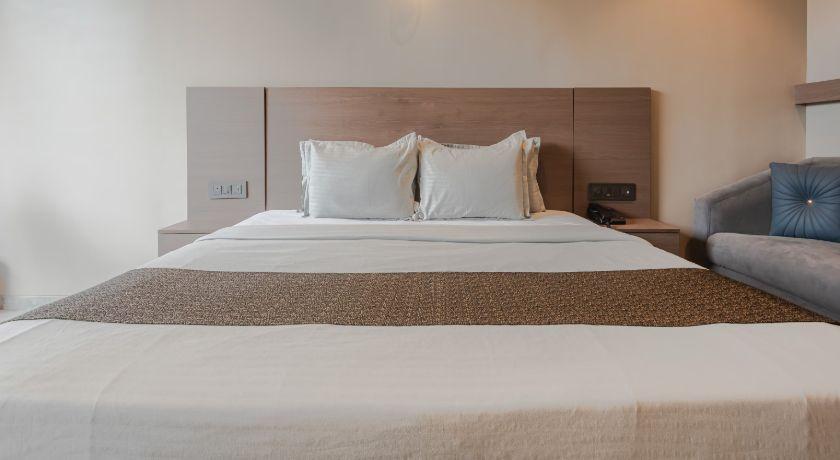 Hotel Aura in Mumbai