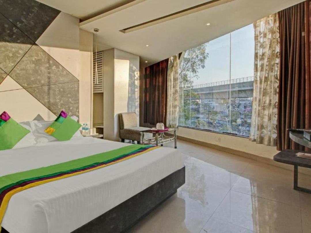 Glassotel  in Kolkata