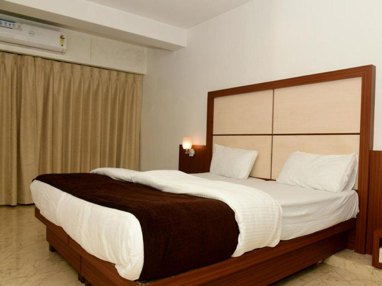 Hotel Monarch Center Point in Dahanu