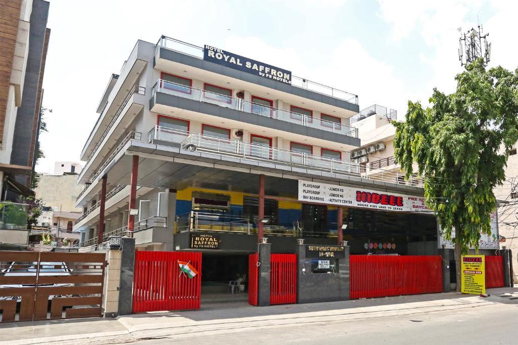 Hotel Royal Saffron by Majesta Stays in Delhi