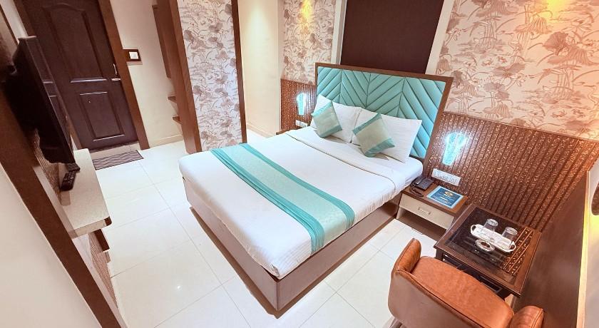 Hotel Geeta Palace in Navi Mumbai