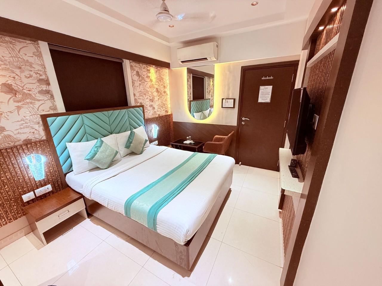 Hotel Geeta Palace in Navi Mumbai