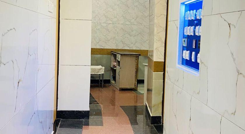 Hotel Metro in Hapur