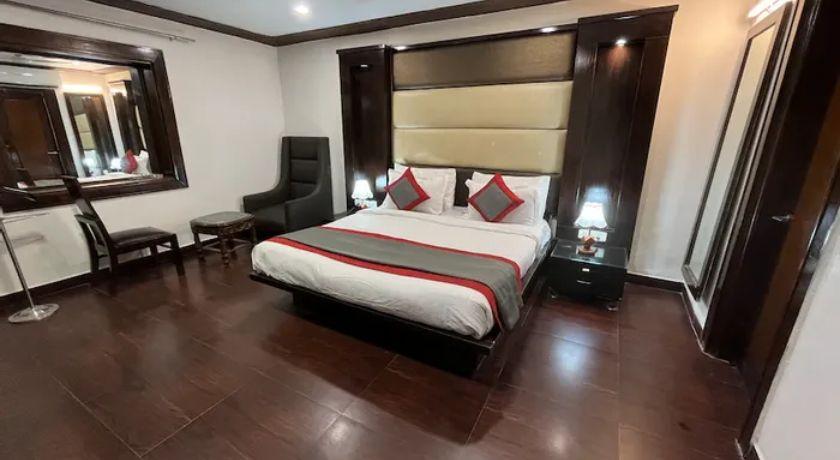 Qotel Express Sandberry in Delhi