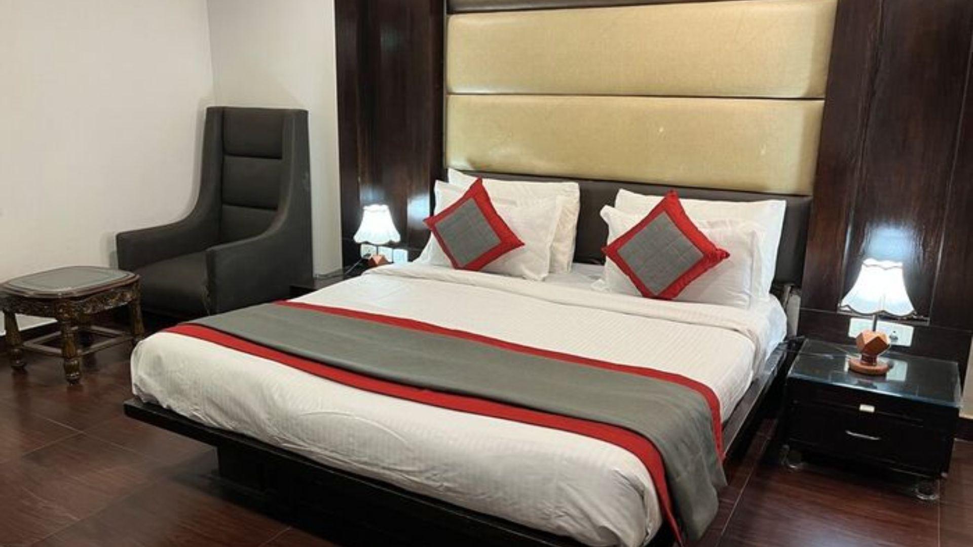 Qotel Express Sandberry in Delhi