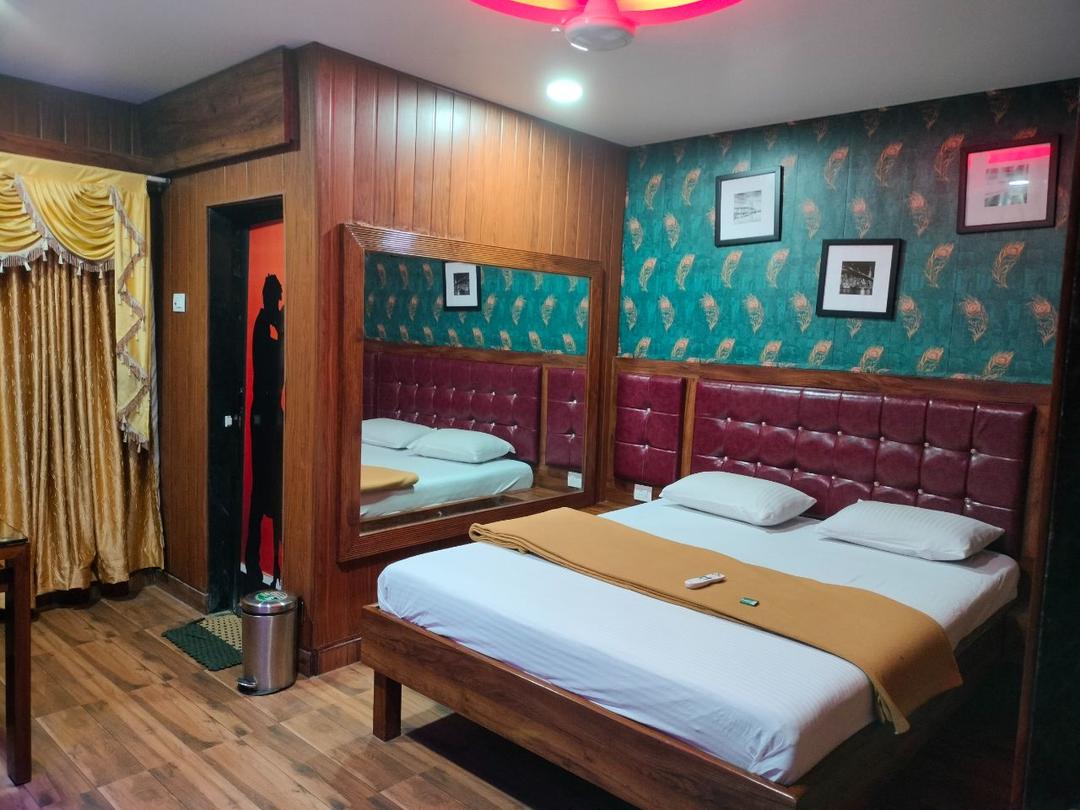 Sunrise Lodging in Mumbai