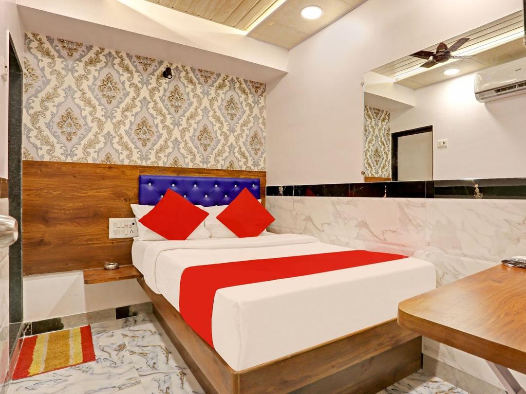 Hotel Sky Palace in Mumbai