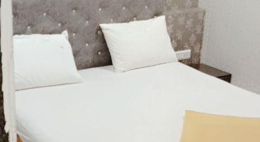 Hotel Saini Guest House in Mumbai