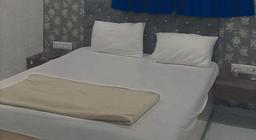 Hotel Saini Guest House in Mumbai