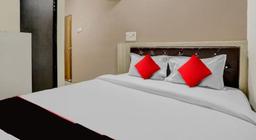 Hotel Relax palace in Mumbai
