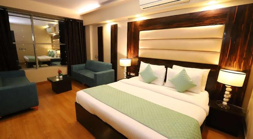 Hotel Palm Grand in Delhi