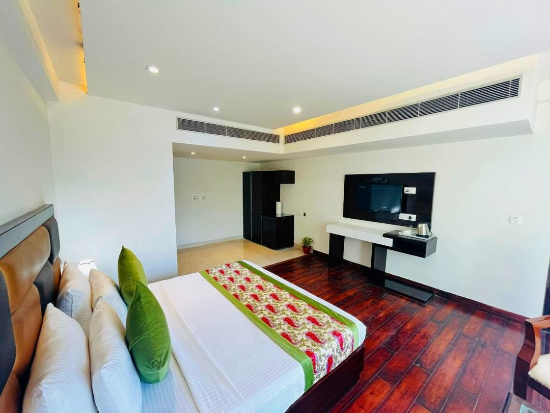 Hotel Aura Ip Grand in Delhi