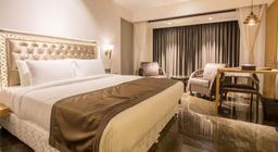 Hotel Peninsula Redpine in Mumbai