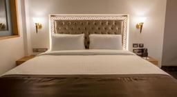 Hotel Peninsula Redpine in Mumbai