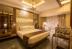 Hotel Peninsula Redpine in Mumbai