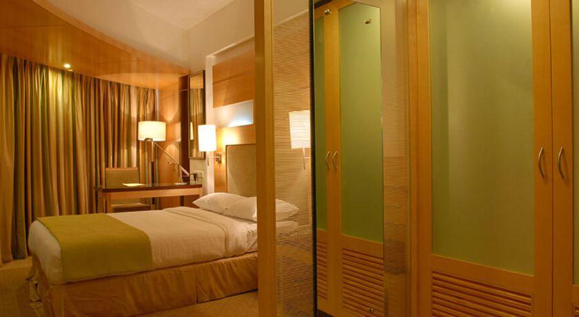 Hotel Peninsula Grand in Mumbai