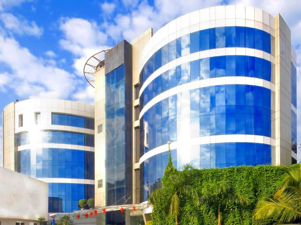 Hotel Peninsula Grand in Mumbai