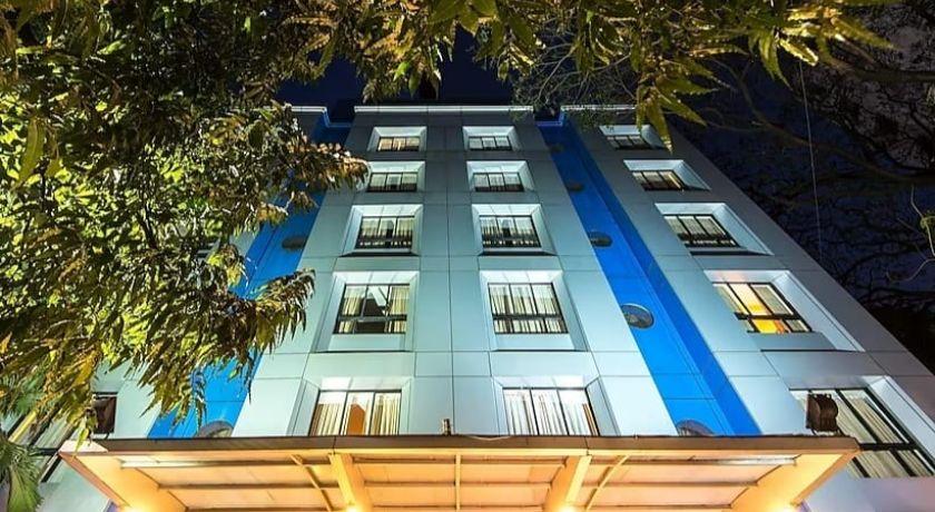 Park Central Comfort - E Suites in Pune