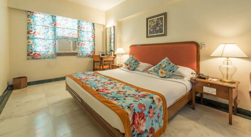 Hotel Parle International in Mumbai