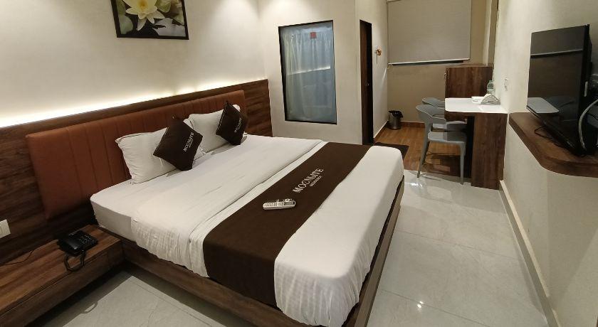 Hotel Moonlite Residency Marve in Mumbai