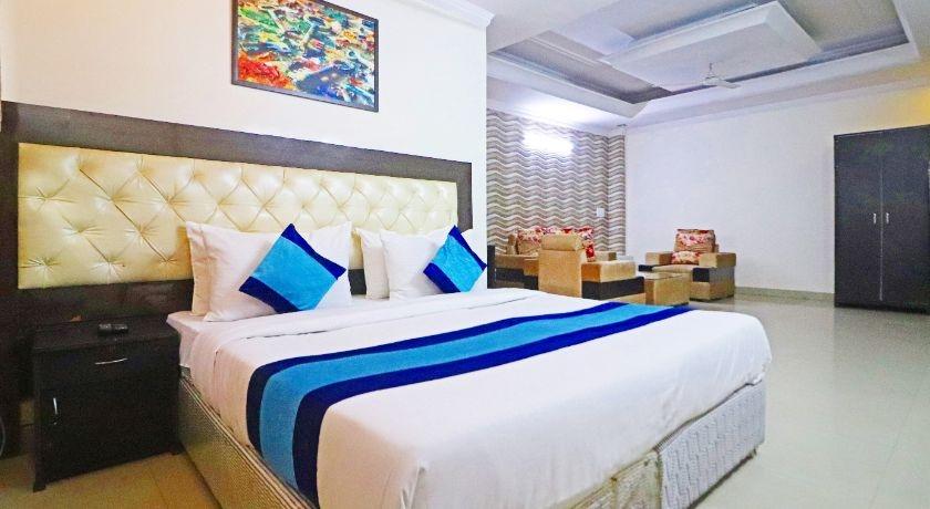 Hotel Trio Residency in Noida