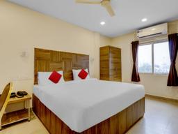 Hotel Savithas Grand in Vijayawada