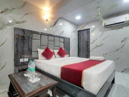 Hotel Lake Site in Mumbai