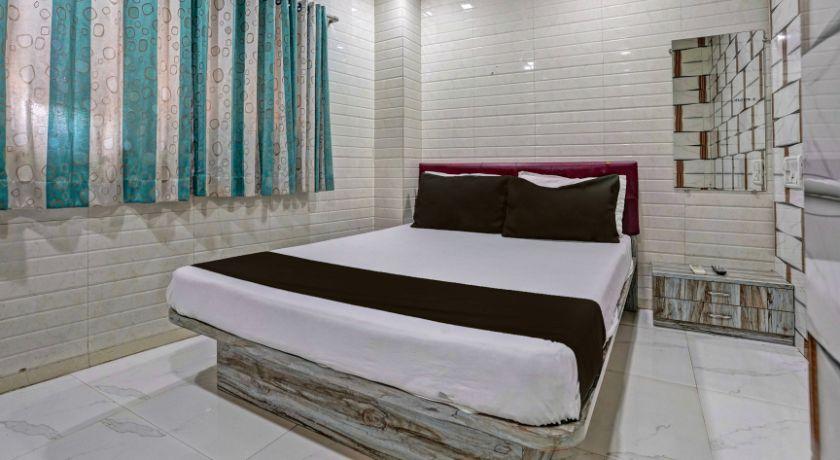 Taj Lodging and Boarding in Mumbai