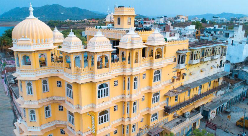 Bloom Boutique | Lake Pichola in Udaipur