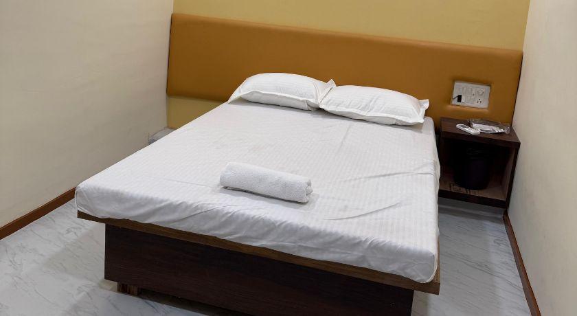 Hotel Marine Line in Mumbai