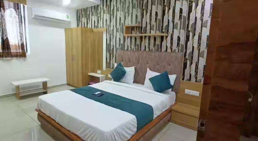 Hotel Rudra Palace in Anand