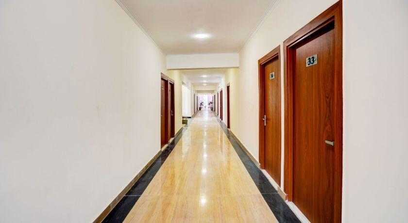 Hotel Golden Petals in Noida