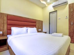 Hotel Deluxe in Mumbai
