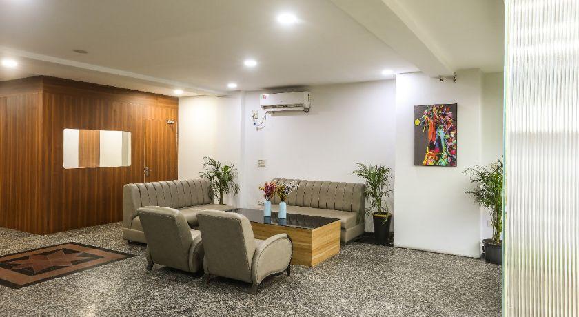 Hotel Emerald Suites in Noida