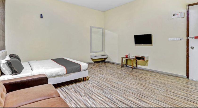 Hotel Utsav Galaxy in Surat